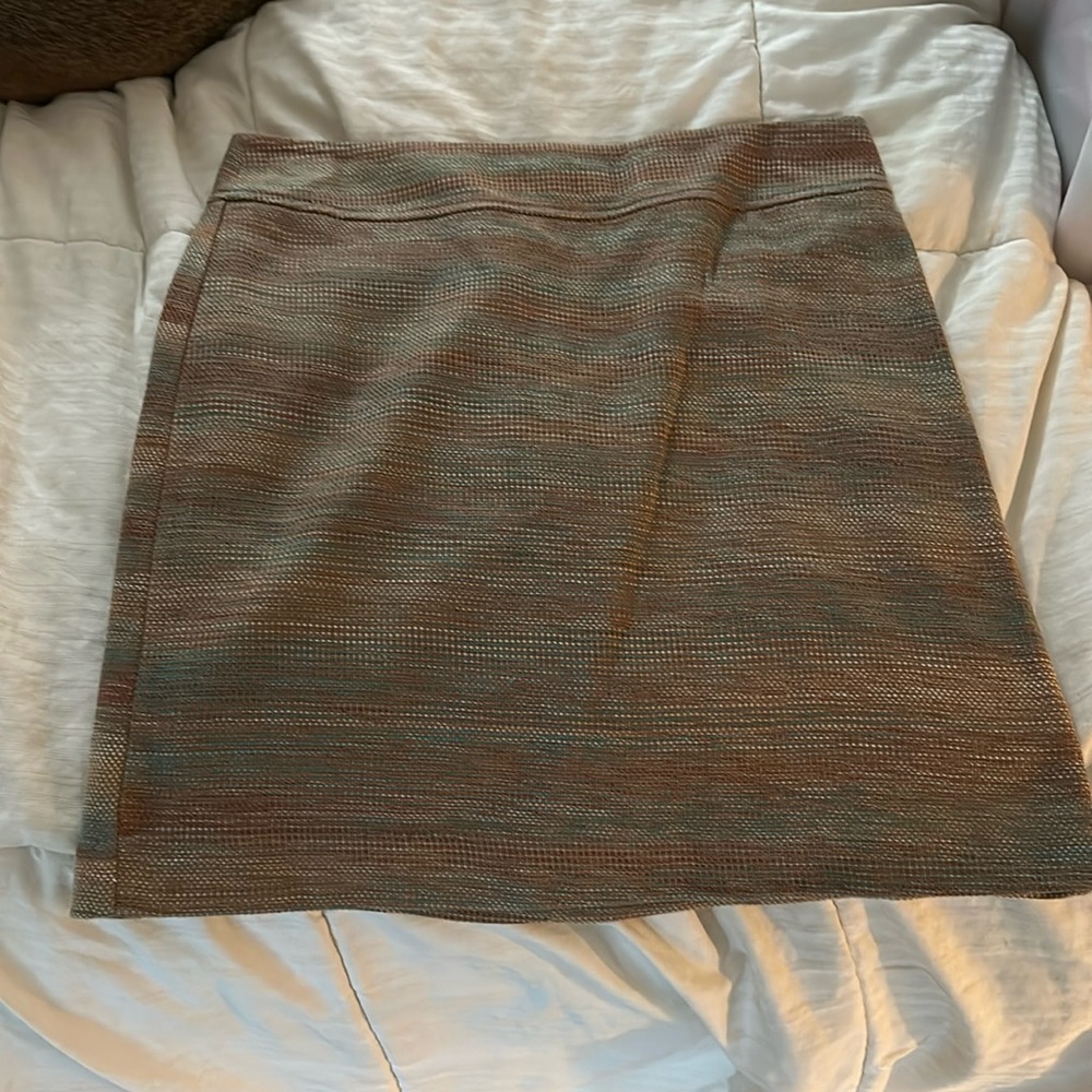 Loft pencil skirt. Never worn. Size 6.